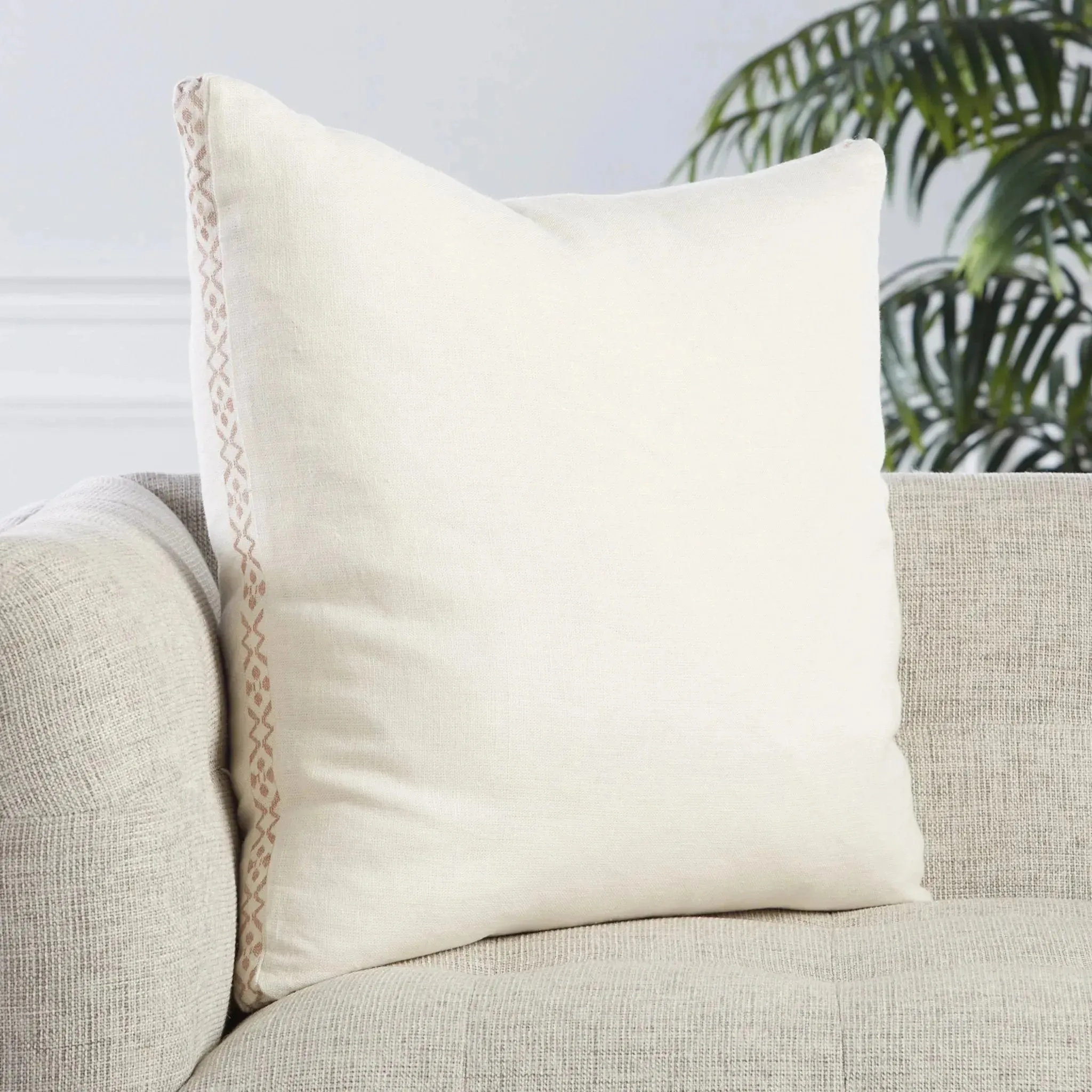 Taiga TGA06 Ivory/Blush Pillow